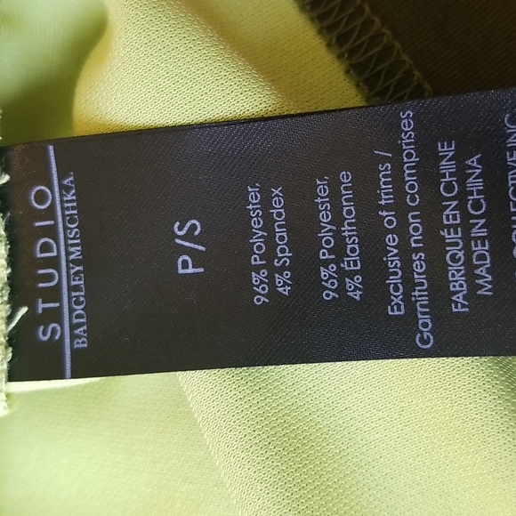 Badgley Mischka Green V-Neck Sleeveless Shirt - Picture 8 of 11